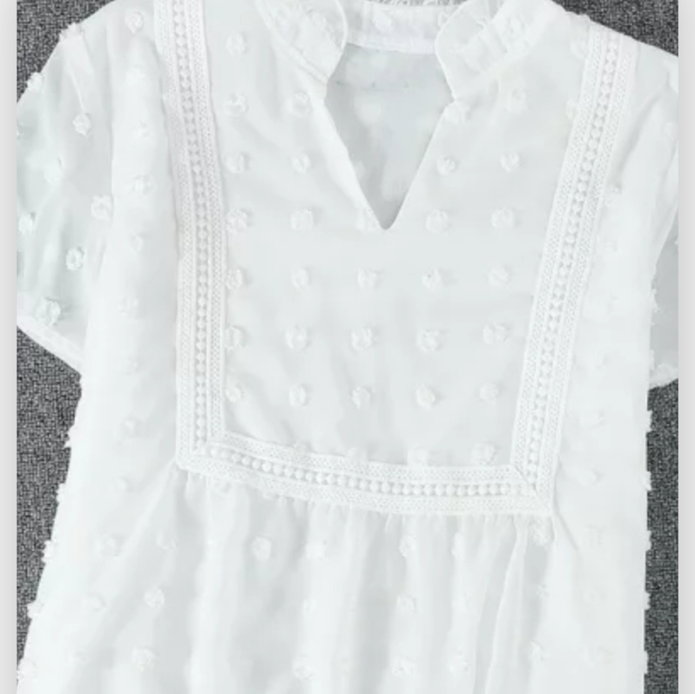 🔥🎉HP🎉 New Swiss dot flowy top. - Picture 2 of 13